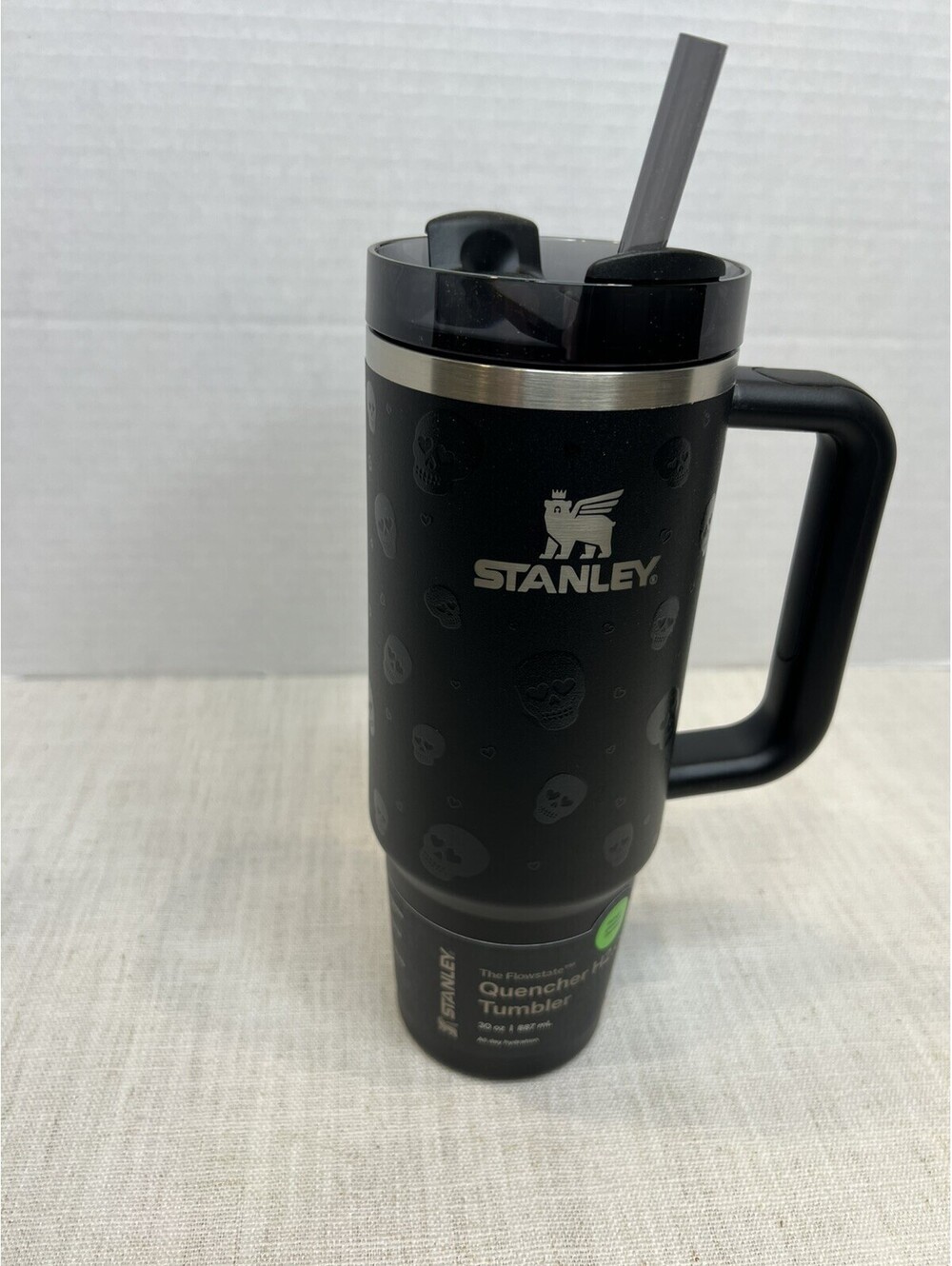 Stanley 2026 Halloween Quencher 30oz. FlowState Tumbler Glow Sweetheart Skull